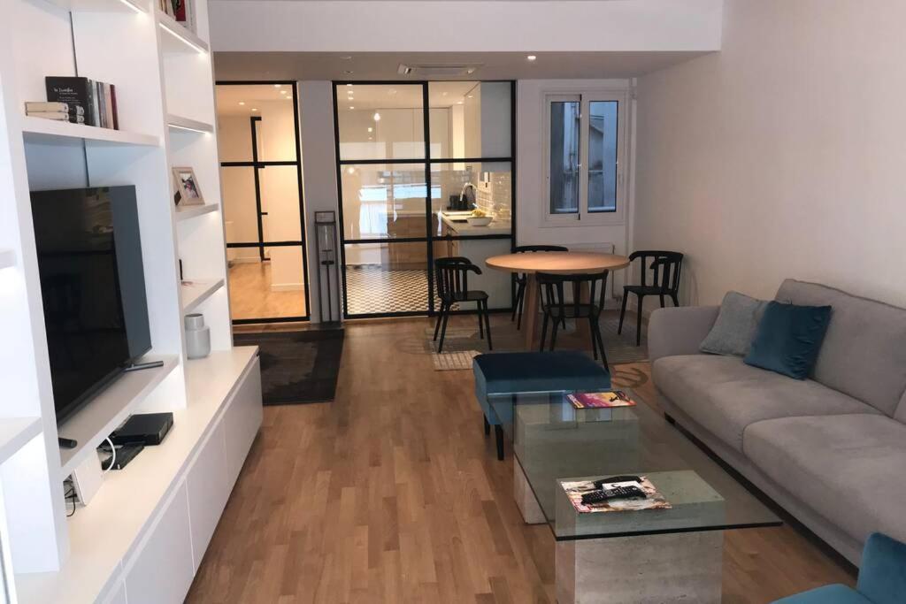 Luxury 2 Bedroom 2 Bathroom Flat In Kolonaki !