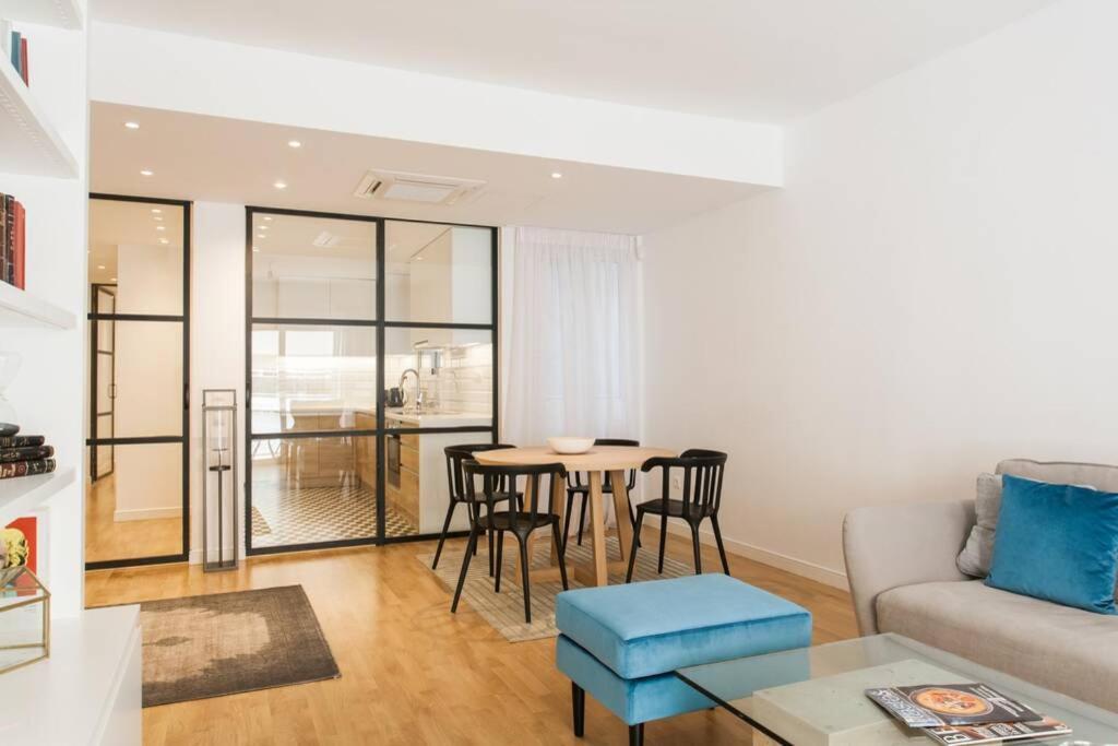 Luxury 2 Bedroom 2 Bathroom Flat In Kolonaki ! * Athens