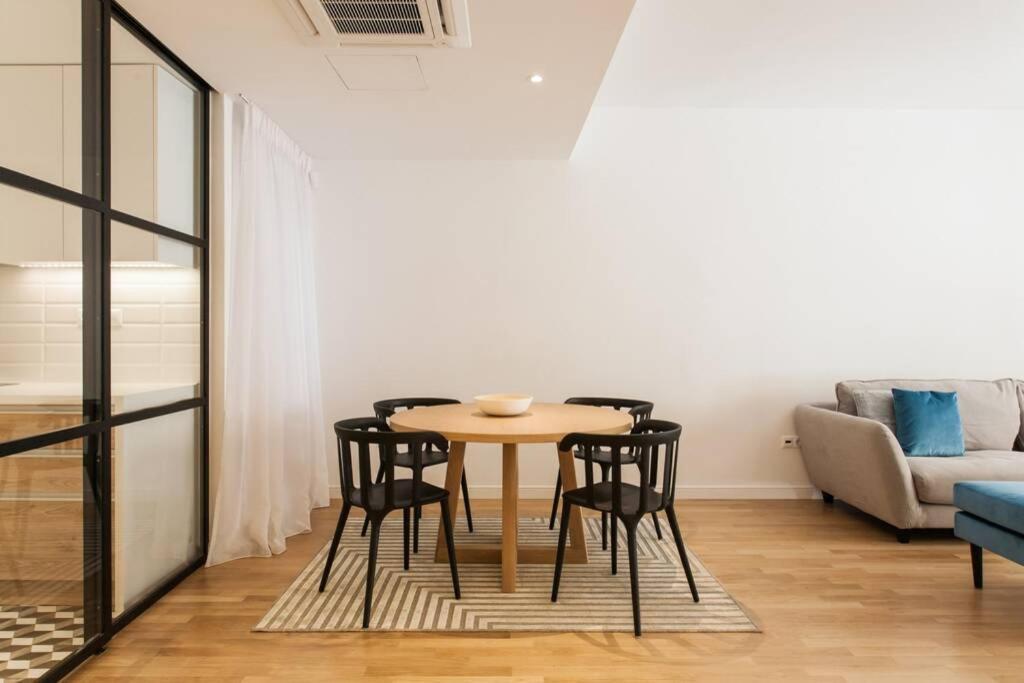 Luxury 2 Bedroom 2 Bathroom Flat In Kolonaki ! Atény