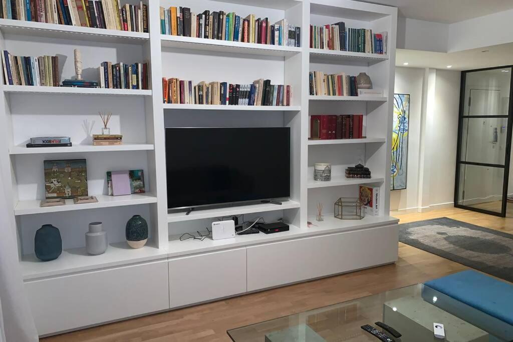 Luxury 2 Bedroom 2 Bathroom Flat In Kolonaki ! Apartment Athens